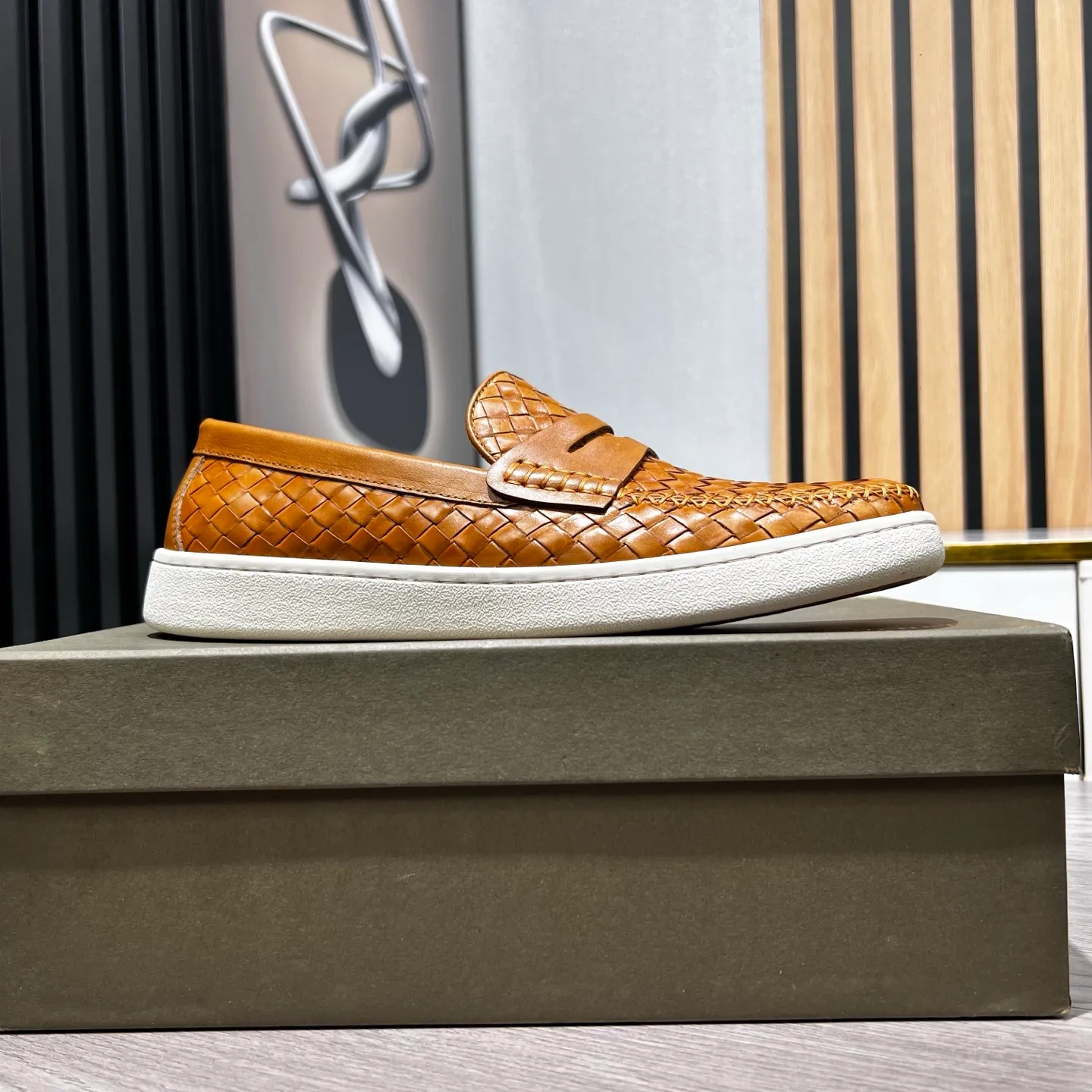 Ex-factory price 500 BV〰️Purely handmade classic men's beanie shoes👉👉driving shoes, slip-on shoes, made of imported cowhide woven from Italy, 💕water-dyed cowhide lining, 🔊original outsole, waterproof platform design, comfortable on the feet. A good choice for traveling and driving, two colors available, code number: 38-44, (45 can be customized)